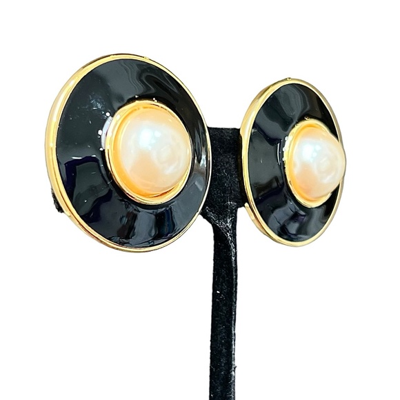 VINTAGE PREMIER USA BLACK & FAUX PEARL CLIP ON DISC EARRINGS - Picture 6 of 9